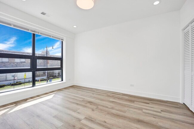 Photo - 4350 W Lawrence Ave