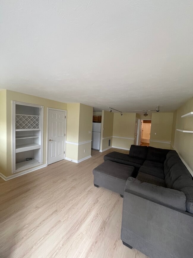 Photo - 48 Hobart Ln Unit E7