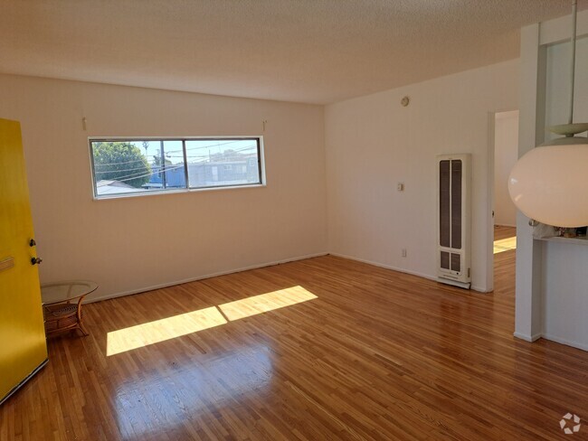 Building Photo - 1856 10th St Unit F Rental