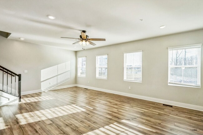 Photo - 4158 Skipton Pl