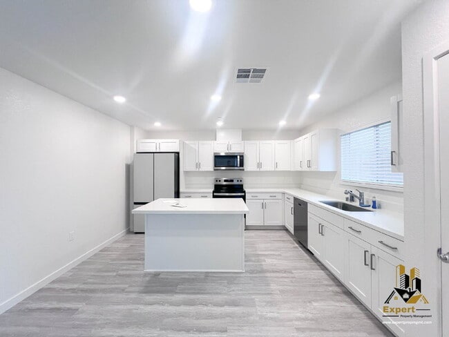 Photo - 2081 Blue Star Dr