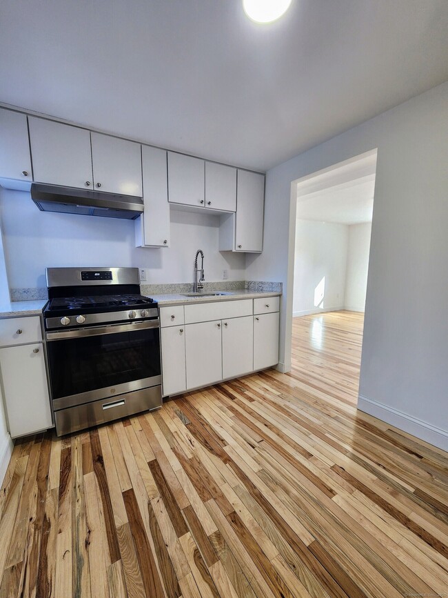 Photo - 930 Wethersfield Ave Unit APT 6