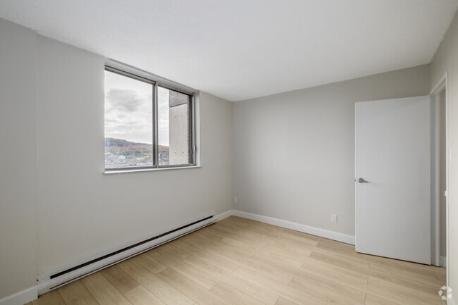 2BR/1BA - 1025 Sherbrooke