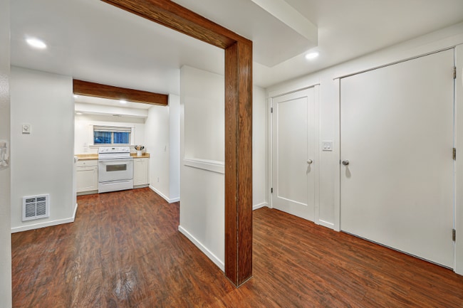 Building Photo - 311 12th Ave E Rental