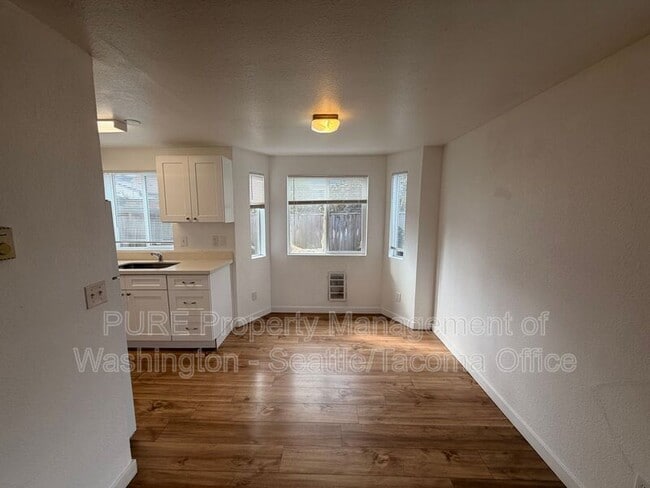 Photo - 1706 E 56th St Unit 2