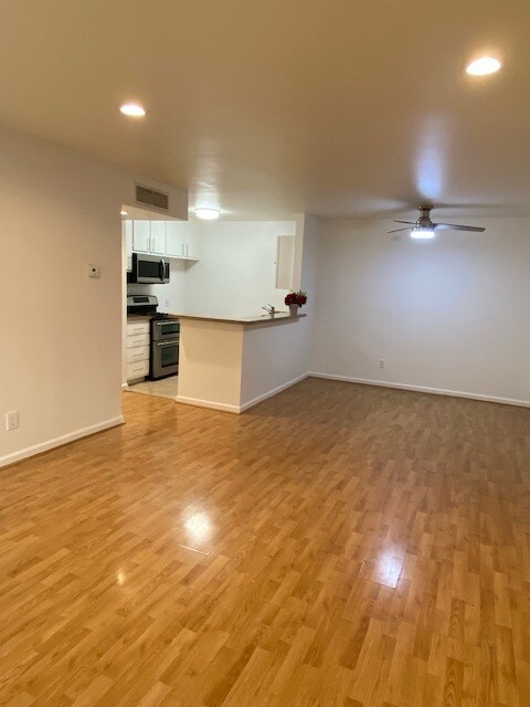 Photo - 10331 Lindley Ave Unit 143