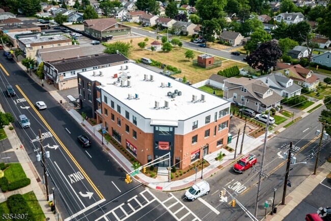 Building Photo - 12 River Rd Unit 204 Rental