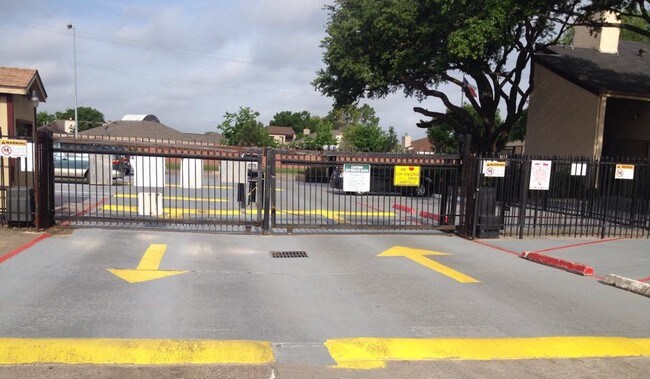 Photo - Los Arcos Apartments