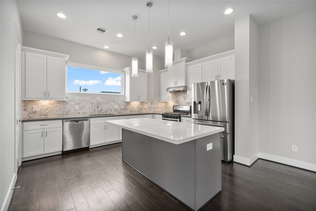 Building Photo - 2510 Tuam St