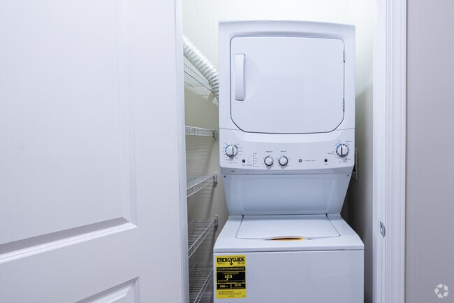 1BR, 1BA - 728SF - In-Unit Laundry
