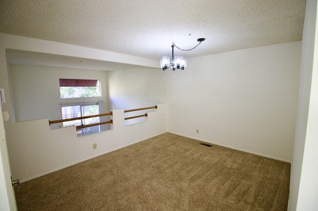 Photo - 129 E Court Ln