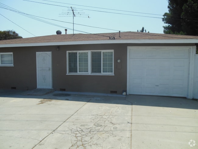 Building Photo - 15627 Clark Ave Unit MIDDLE Rental