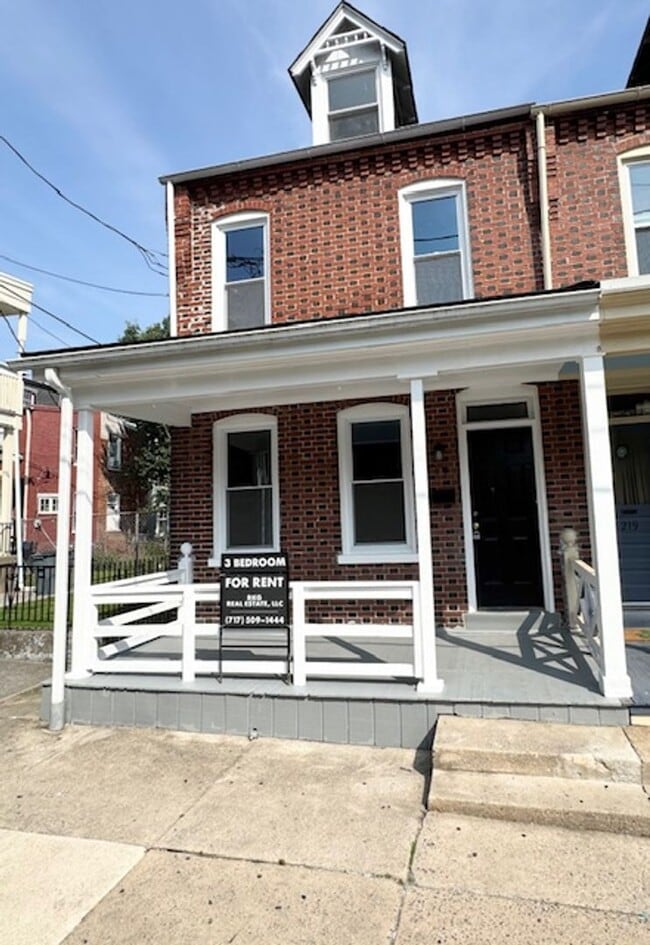 3 Bedroom Townhome - 3 Bedroom Townhome
