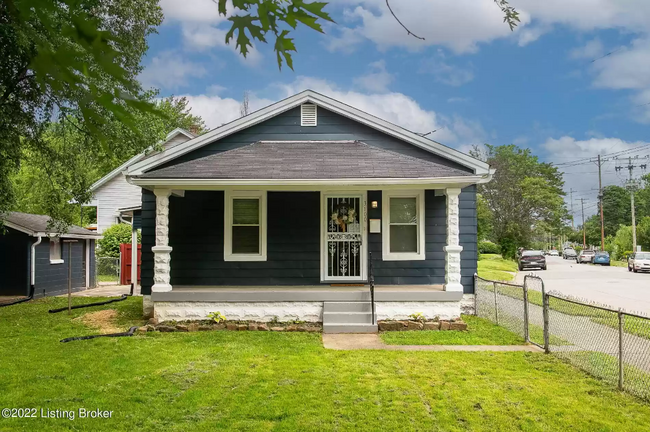 Covered front porch - 3100 Montana Ave House