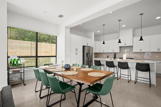 Photo - 1006 Winsted Ln