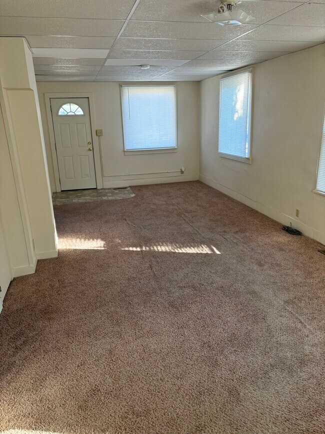 LIving Room - 304 N 4th St Unit House