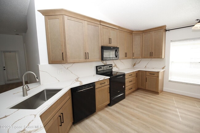 Photo - 2440 Bridgeport Cir