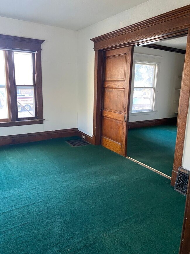 11 5th St SE Apartment For Rent in Watertown, SD