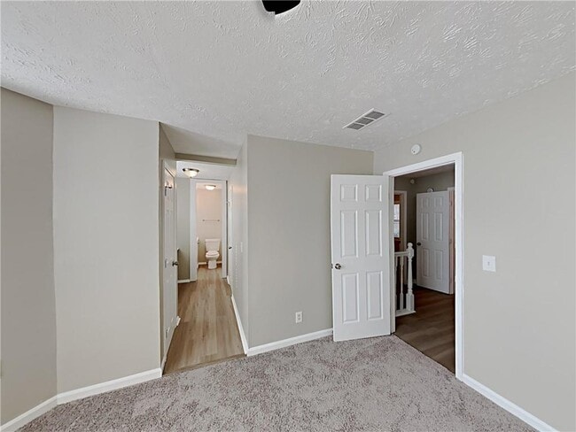 Photo - 411 River Point Dr