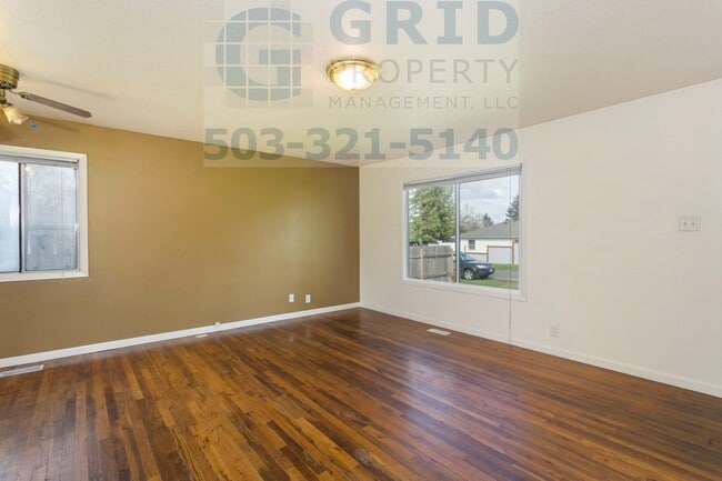 Photo - 2 Bedroom Bungalow in Northeast Portland - Huge Backyard!