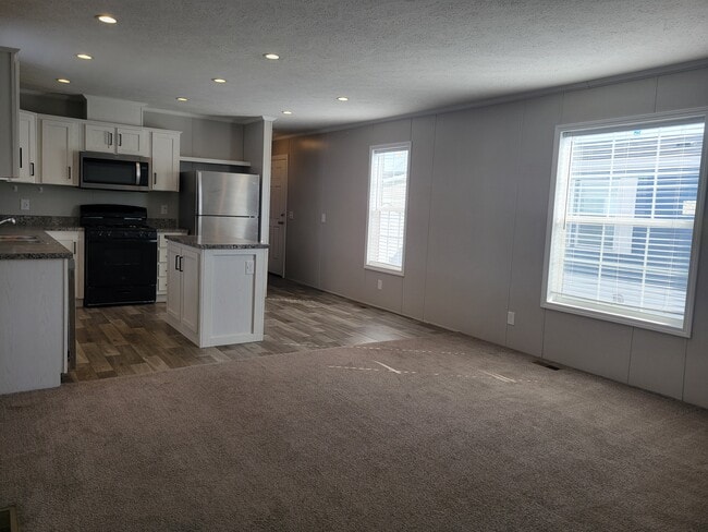 Photo - 38060 Leverette Ave