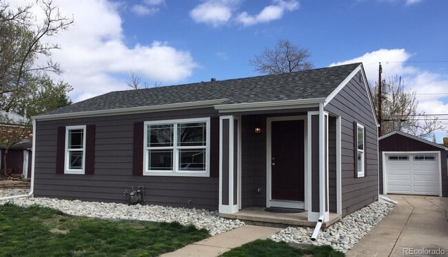 Building Photo - Updated Chaffee Park Home