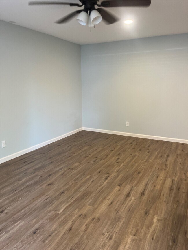 Photo - 4624 Bell St