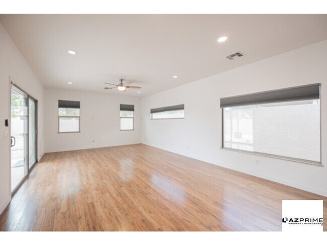 Photo - Stunning 4/2 Phoenix House!