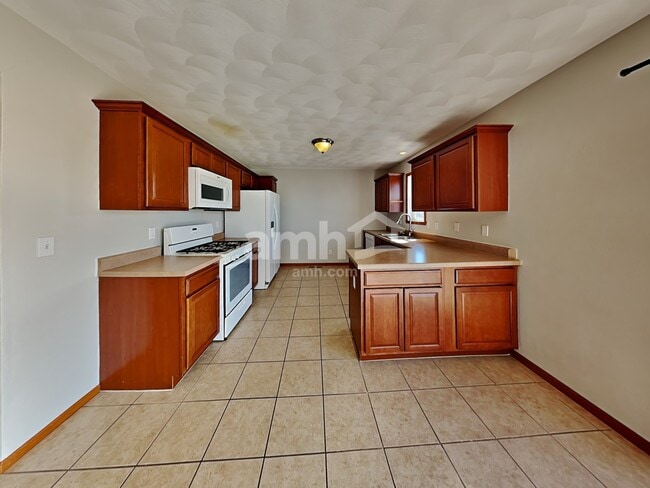Photo - 3085 Warwickshire Dr