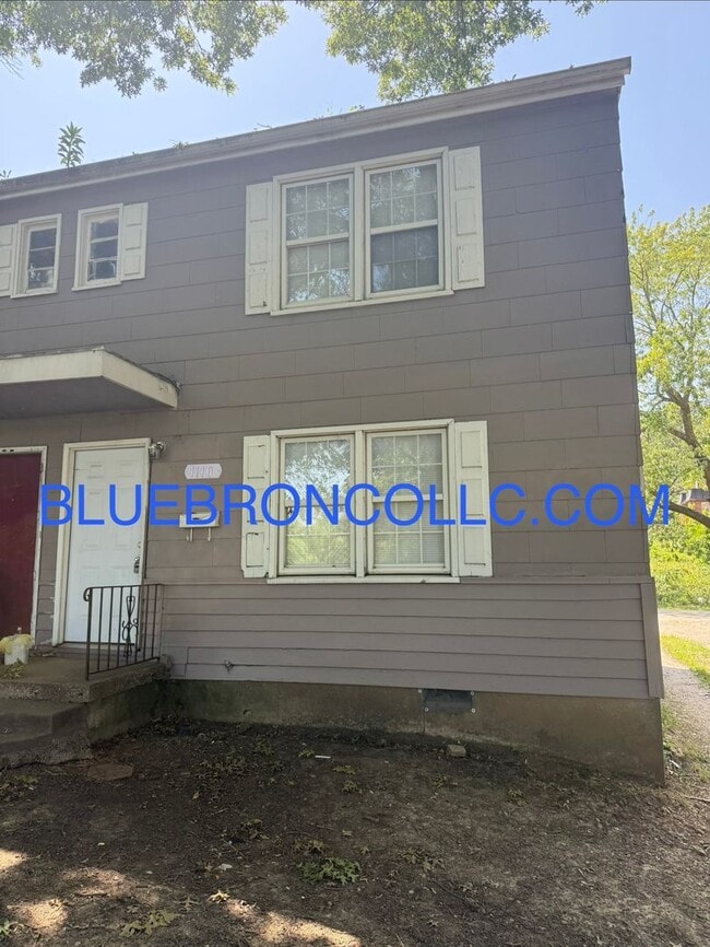 Building Photo - Newly remodeled! Fresh paint and beautiful hardwood floors