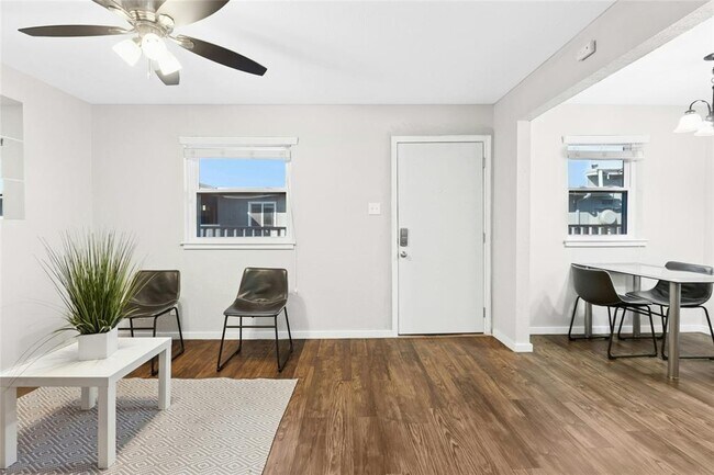 Photo - 2401 Manor Rd Unidad 214