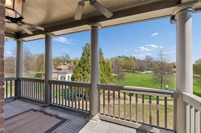 124 Parkside W Ct