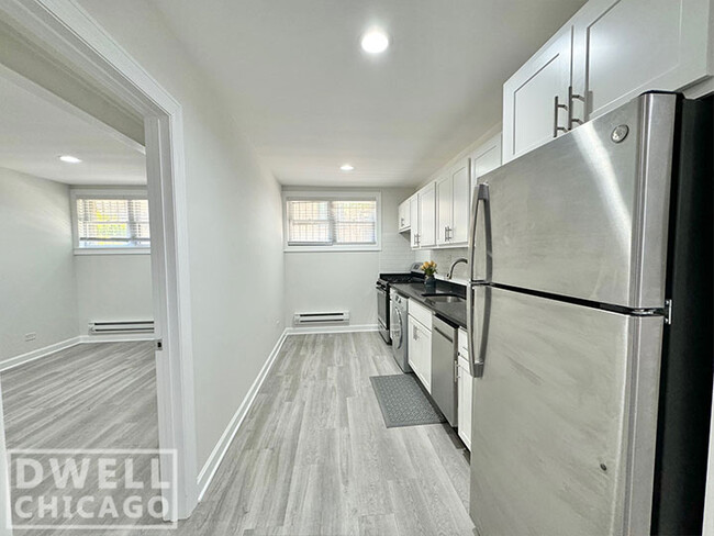 Photo - 719 W Roscoe St Apartment Unit 1