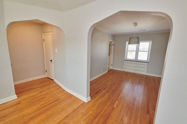 5823 Lindenwood Ave Unit 5823-3E Lindenwood