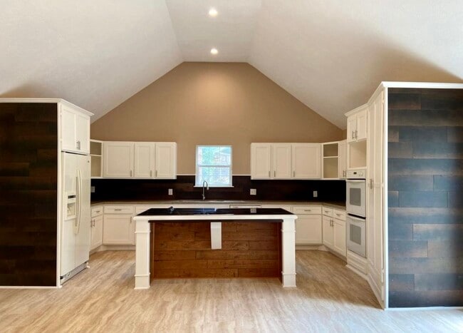 Photo - 17821 Theiss Mail Rte Rd