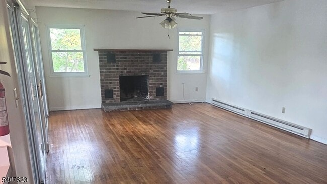 Photo - 304 Lake Shore S