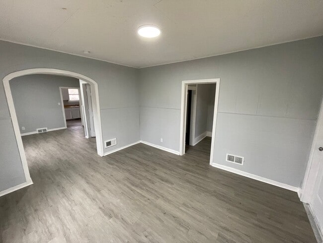 Photo - SECTION 8 & EDEN ACCEPTED!! Newly Renovate...