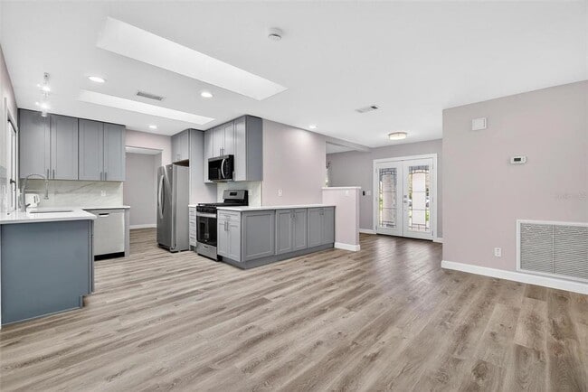 Photo - 5630 Venetian Blvd NE