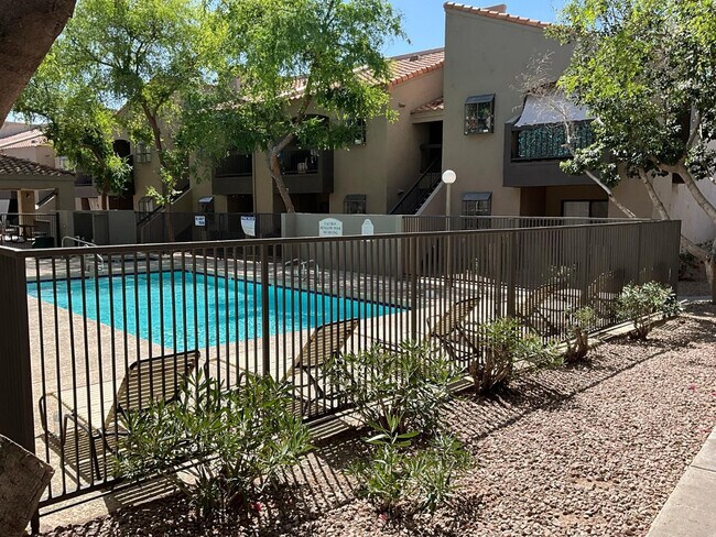 Building Photo - 747 S Ext Rd Unit 207