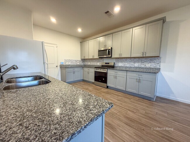 Photo - 1040 Greenshank Dr