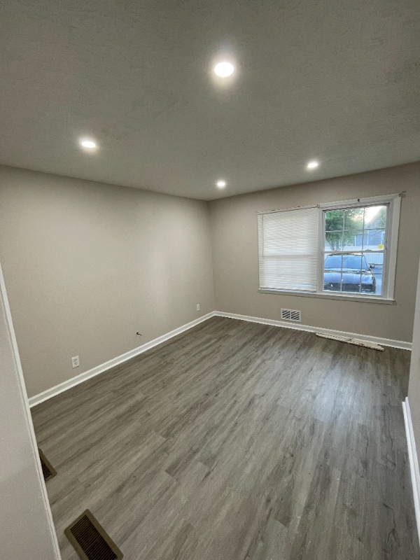 Photo - 1717 River St NE