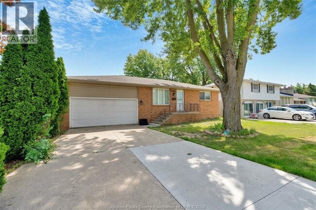 Photo - 3966 Byng Rd