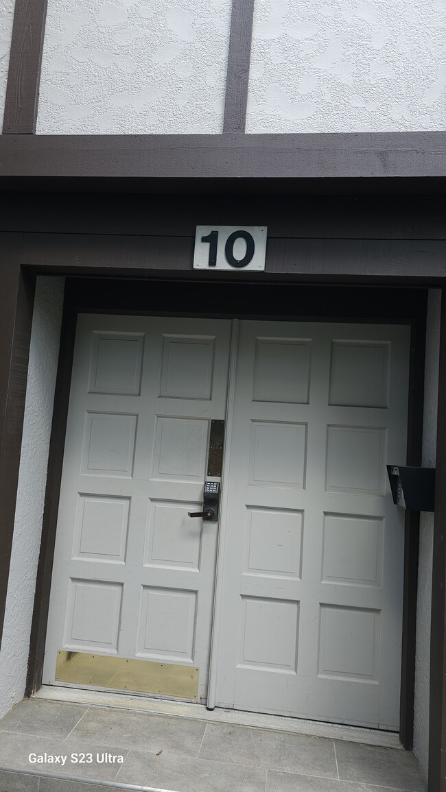 10B Heritage Dr Unit 10B