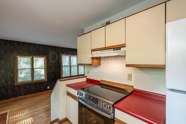 Photo - 425 Ansley St