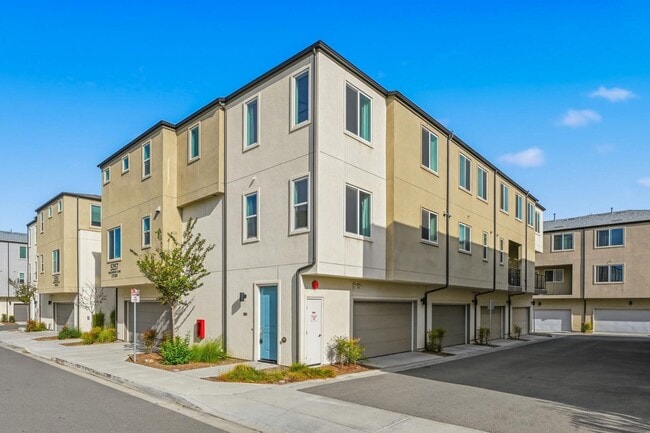 Building Photo - 5257 Beachfront Cove