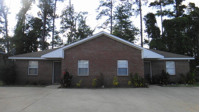Building Photo - 2BR/2BA Duplex – Hassle-Free Living with Lawn Care Included
