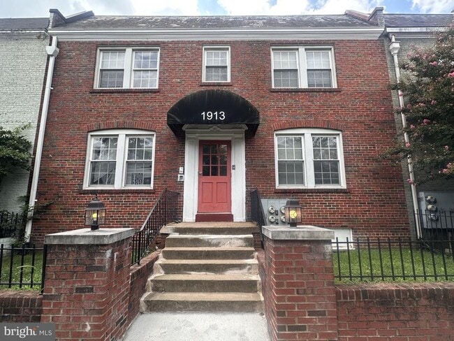 1913 Rosedale St NE Unit 1