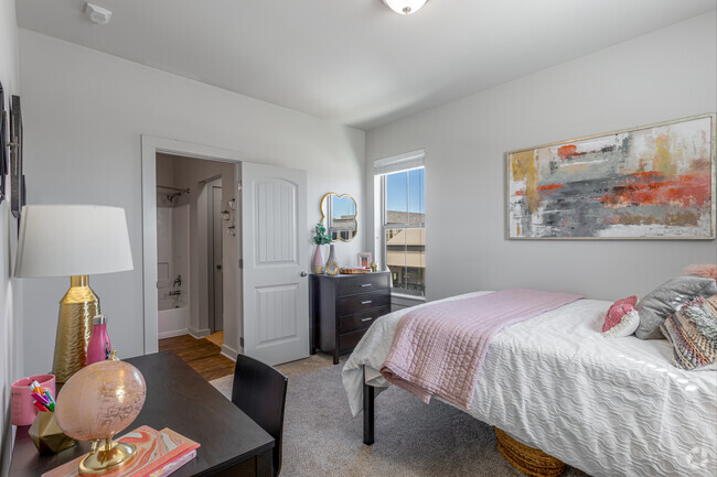 5BR, 5BA - 1,844-1882SF - Townhome - The Arrow Townhomes & Flats