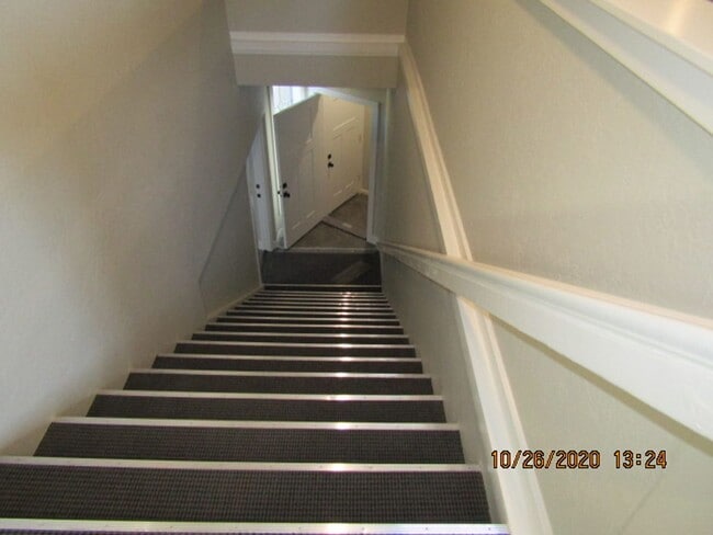 Photo - 810 N 5th St Apartamento Unidad C-Commercial