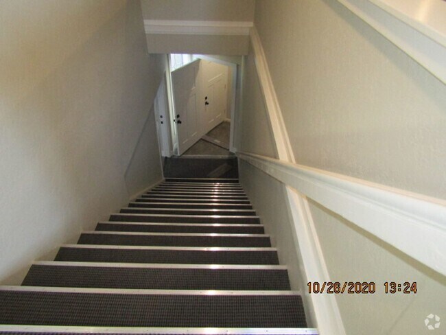 Building Photo - 810 N 5th St Unit C-Commercial Rental
